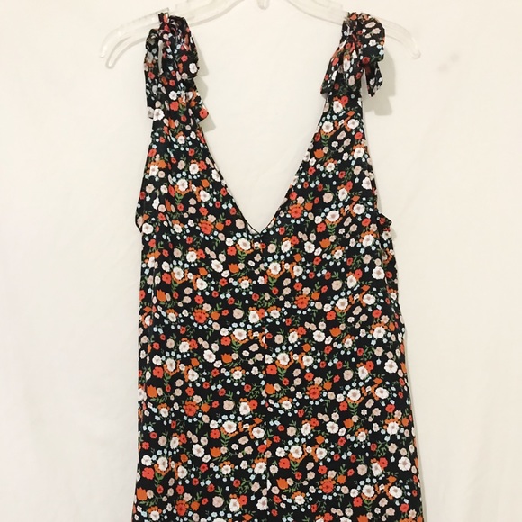 1 left Black Floral Romper in large - Picture 5 of 7
